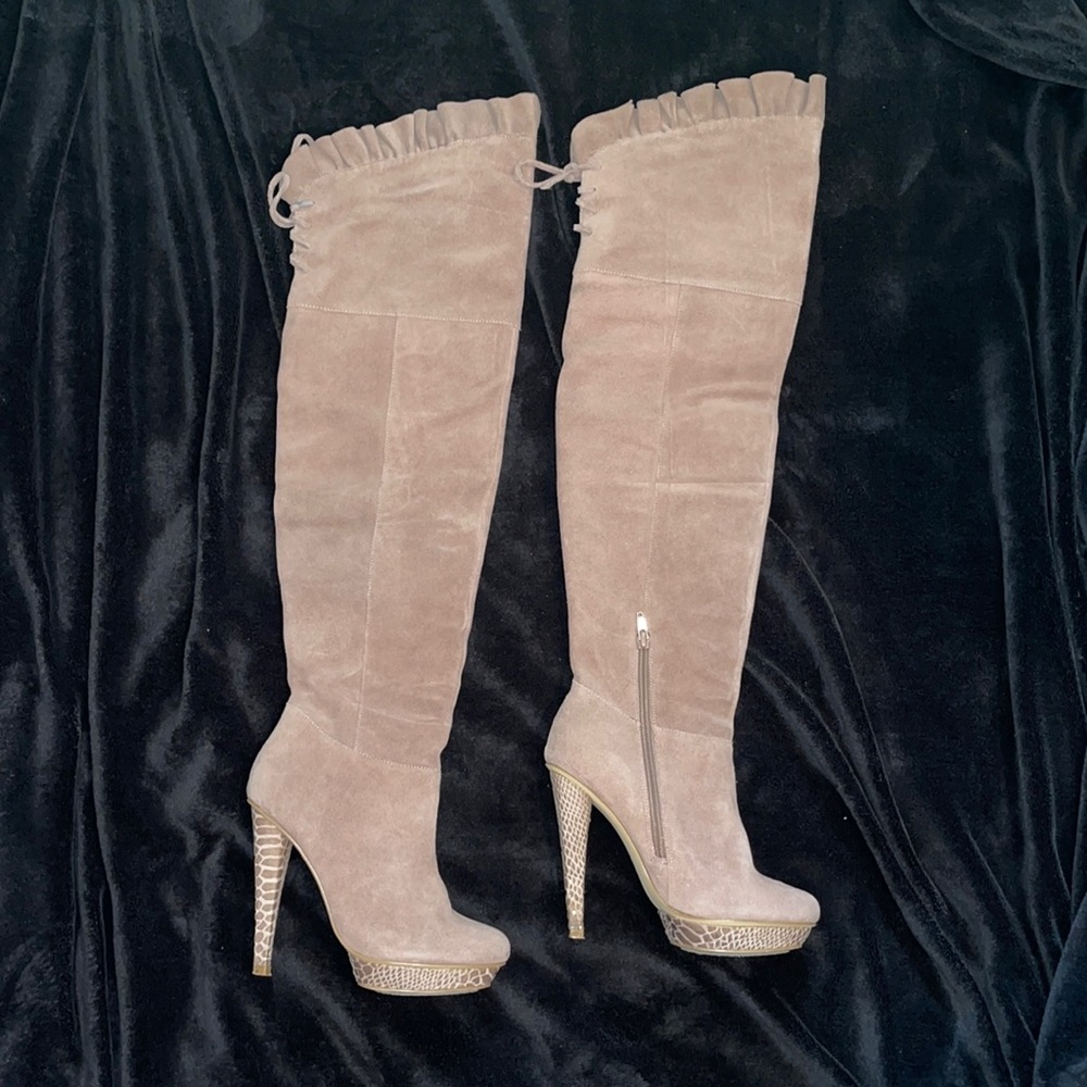Steve Madden “Lilianna” blush suede boots sz 6.5